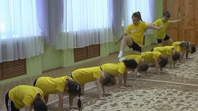 Занятие по физической культуре. Воспитатель Линева А.А. смотреть онлайн