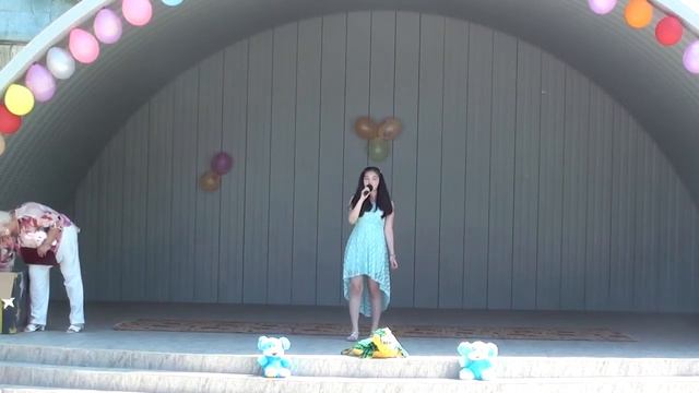 Карина Хажантаева с песней "Люди все разные" смотреть онлайн