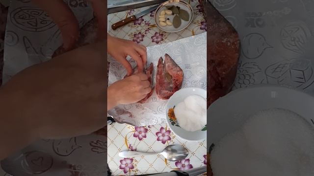 КАК ЗАСОЛИТЬ СЕМУЖНЫМ ПОСОЛОМ РЫБЬИ ГОЛОВЫ смотреть онлайн