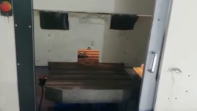 working video of Daewoo DMV 400 Double Pallet CNC Vertical Machining Center смотреть онлайн