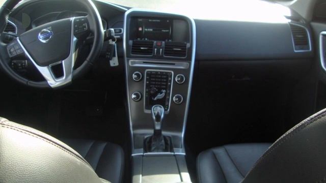 Volvo XC60 D4 AWD Automaat, Momentum смотреть онлайн