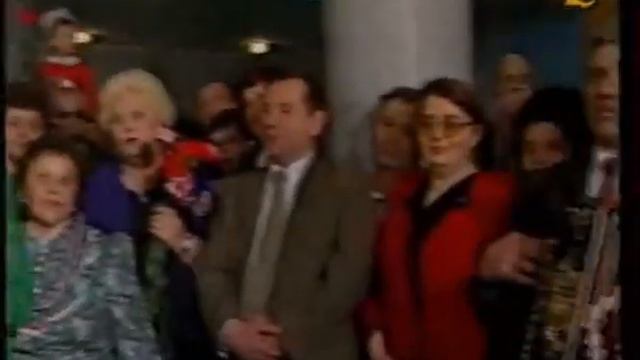 Тот кто любит, слёз не прячет смотреть онлайн