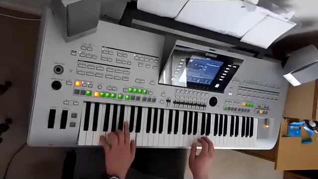 Boys - Malyna * Yamaha TYROS 3 * смотреть онлайн