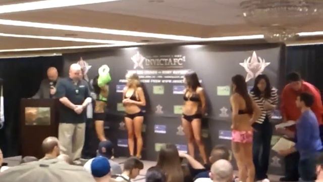 INVICTA WEIGH IN 2012.mp4 смотреть онлайн