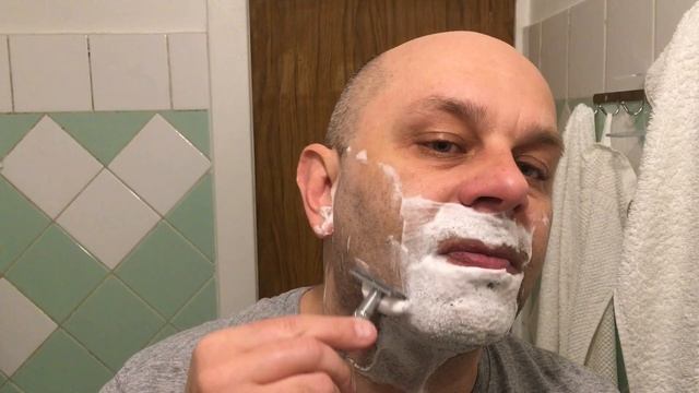 Вскрываю архивы станок Baili, лезвие feather? помазок spokar, мыло и лосьон tabac, чаша Монах. смотреть онлайн