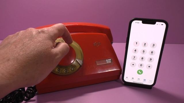Modern New Smartphone vs Old Disc Phone Incoming Call смотреть онлайн