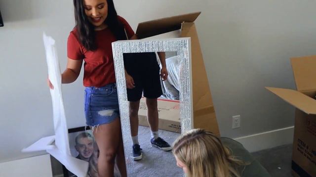 Surprise Room Makeover смотреть онлайн