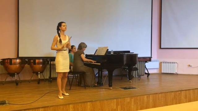 Карл Рейнеке Концерт для флейты с оркестром ре мажор II часть (исп. Людмила Соловьёва) смотреть онлайн