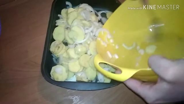 Куриные бедра с картошкой. смотреть онлайн