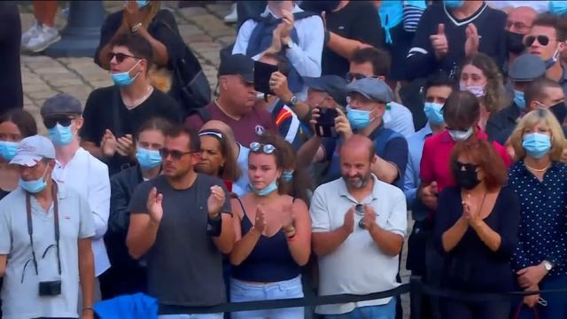 Jean-Paul Belmondo : hommage aux Invalides (Ennio Morricone - Chi Mai) смотреть онлайн