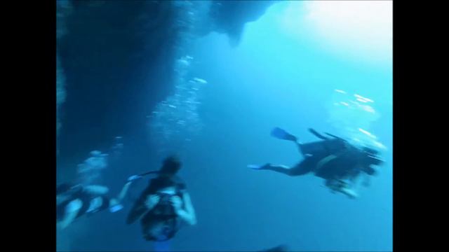 Diving the famous Blue Hole, Lighthouse Reef Atoll, Belize смотреть онлайн