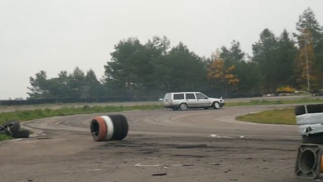 Rising Białystok volvo 740 drift training (short clip) смотреть онлайн