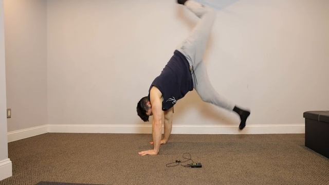 Learn to Achieve A Handstand Fast - In 5 Minutes - Hacks Make it Easy смотреть онлайн
