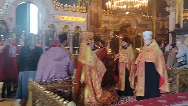 Киев, центр, Михайловская площадь. Служба в Михайловской церкви 17 апреля 2022 года смотреть онлайн