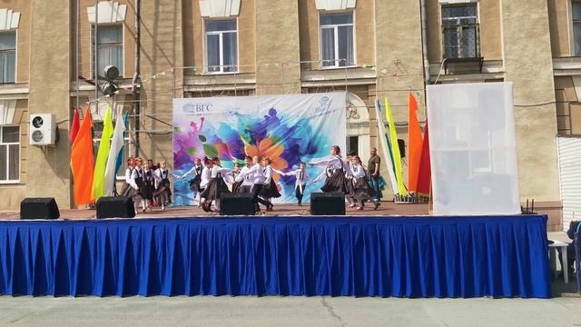 Настена танцует! Финская полька! смотреть онлайн