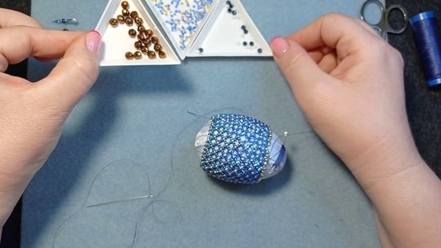 Яйцо на Пасху своими руками. Видео мастер класс, как сделать пасхальное яйцо. Яйцо из бисера. смотреть онлайн