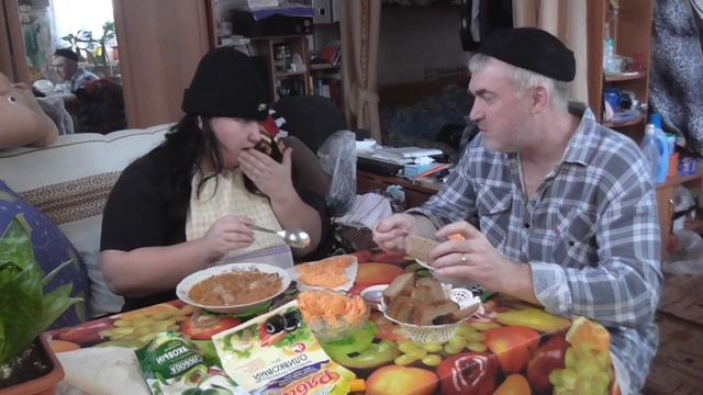 MUKBANG RUSSIA .SOUP and CARROTS.СУПЕЦ-МОЛОДЕЦ и МОРКОВКОЙ И ЧЕСНОКОМ смотреть онлайн