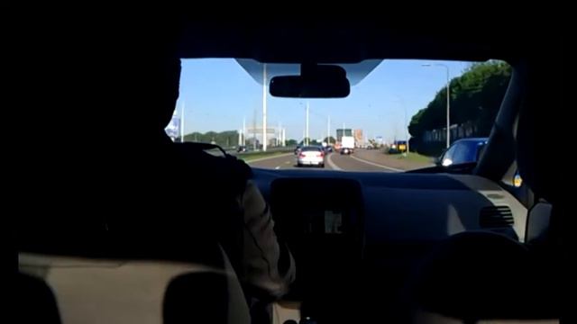 Met de Nissan Leaf van huis naar werk (2/2) смотреть онлайн
