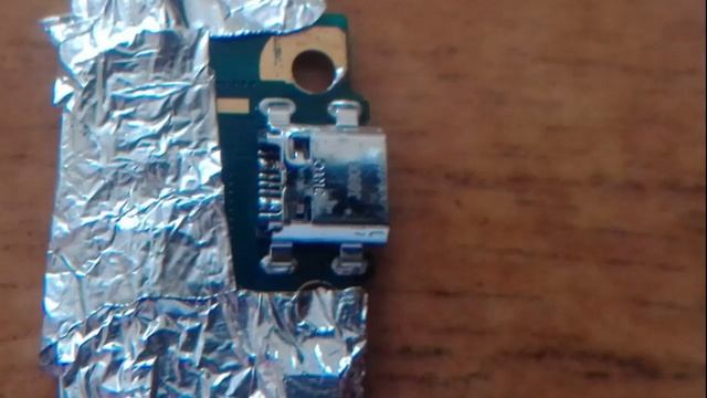 Замена гнезда зарядки на телефоне..mp4 смотреть онлайн