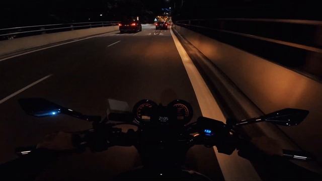 Singapore City - Night Ride to Downtown OUE - Honda CB400 [Full HD] смотреть онлайн