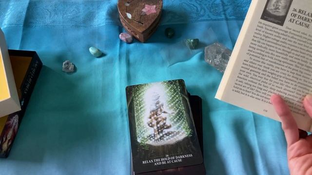 Tarot Unboxing Vol.12 - The Sacred Rebels Oracle Deck смотреть онлайн