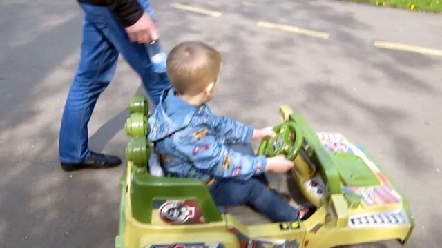 Ездим на большом джипе Drive a big jeep смотреть онлайн