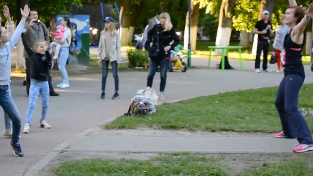 Зумба-фитнес в «Липках»: танцы на свежем воздухе смотреть онлайн