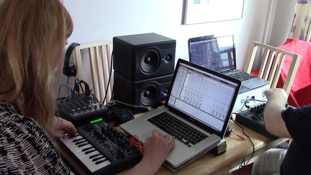 CSMA: dual Arturia Microbrute synth jam смотреть онлайн