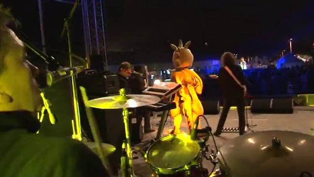 Showtime Band - You Never Can Tell смотреть онлайн