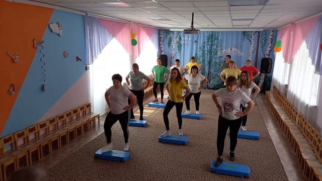 Физминутка на "степ"-платформах. смотреть онлайн