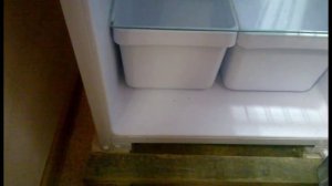 Странные звуки издаёт наш холодильник =)