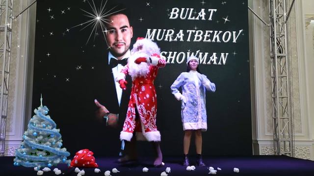 Ведущий Булат Муратбеков и Дед Сергазы мороз тоже в теме SKIBIDI CHALLENGE Bulat Muratekov showman смотреть онлайн
