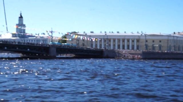 День ВМФ РФ 2020. Корабли «Полтава» и «Серпухов», военные корабли. Дворцовый мост. Стрелка В.О. смотреть онлайн