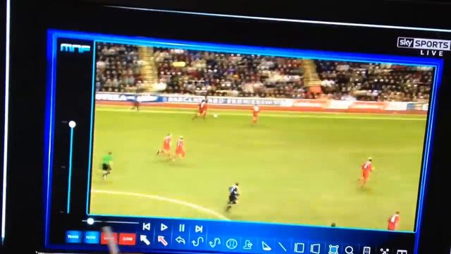 Gary Neville destroys Jamie Carragher on MNF with Thierry Henry clip смотреть онлайн