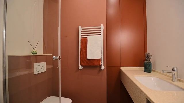 Обзор трёхкомнатной квартиры 67 м2 в стиле неоклассика. Обзор дизайна и ремонта от FLIK смотреть онлайн