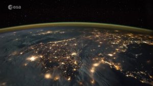 Видео с МКС. Молнии, полярное сияние и огни ночных городов из космоса