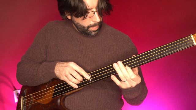 Charles Berthoud's "Cello Strings" But It's Standard Tuning + Fretless смотреть онлайн