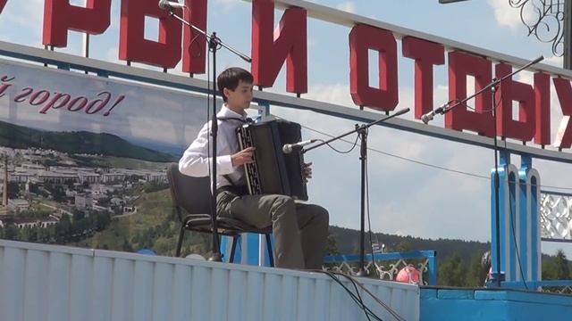 Башкирская народная песня "Шаль вязала" на баяне. смотреть онлайн