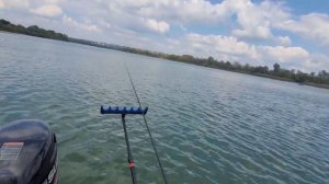 Рыбалка с лодки на Чёрном Яру.