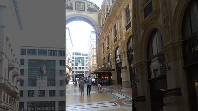 Galleria Vittorio Emanuele II (located at the Piazza Duomo, Milan, Italy) смотреть онлайн