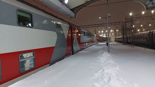 Прибытие ЭП2К-217 с фирменным двухэтажным поездом №25/26 "Смена" Санкт-Петербург - Москва! смотреть онлайн