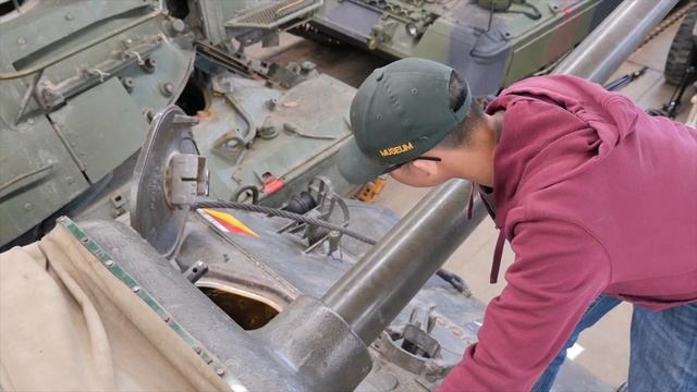 M4A2E8 Sherman (Part 2) Loading Cannon and Operating Tank смотреть онлайн