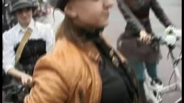 Мотоциклисты против велосипедистов. Кто более устойчив к холодам? смотреть онлайн