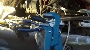 Пассат Б3 потекло масло в районе  ремня грм , замена сальника распредвала и промежуточного вала .