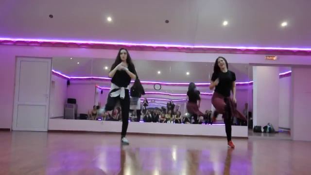Daria Ryabokon & Jana Ignatenko - experimental bellydance (M.I.A. - Bad Girls) смотреть онлайн