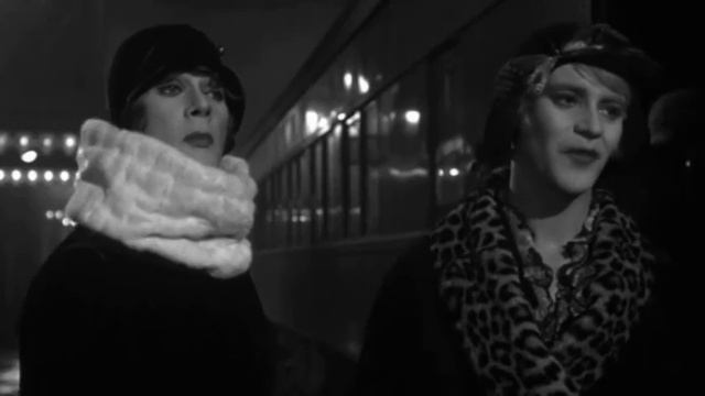 Видео-подарок женщине. Шуточный гороскоп с намеком на правду... смотреть онлайн