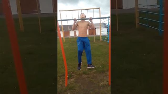 Тренируется пока другие гнут пальцы нам тяжело смотреть онлайн