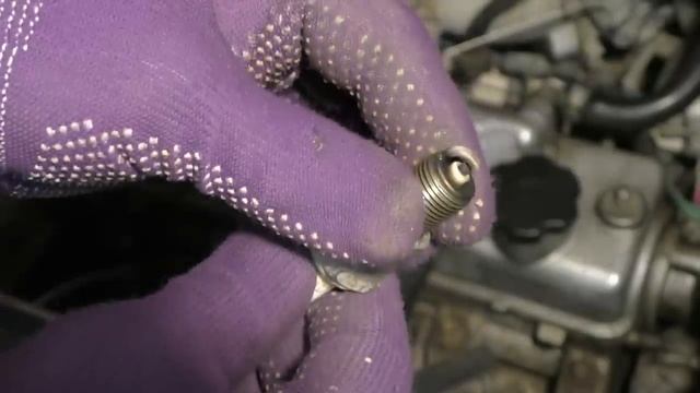 Двигатель автомобиля троит или как найти причину без сканера! Лайфхак №4 для гаражной диагностики! смотреть онлайн