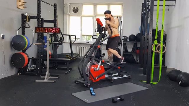 ŁADNE POŚLADKI I UDA!!! Pełny trening na orbitreku domowym z gumami i hantlą hex . смотреть онлайн