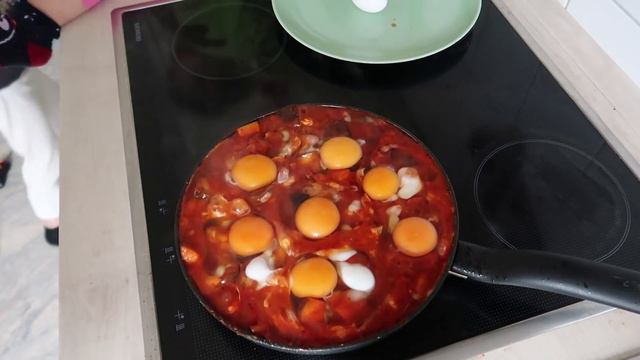 ШАКШУКА - израильская яичница смотреть онлайн